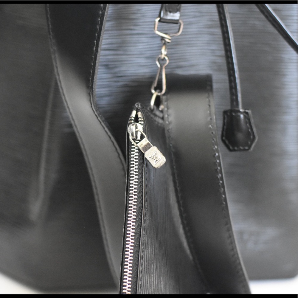 - 🖤RARE🖤 LV Large Epi Noir Sling Backpack - Picture 7 of 10